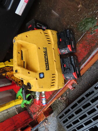 Accu. hydraulicpumpe, ENERPAC XC1402M med to ekstra accu.