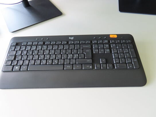 2 stk. 27" monitor, SAMSUNG S27R652FDU, docking og tastatur