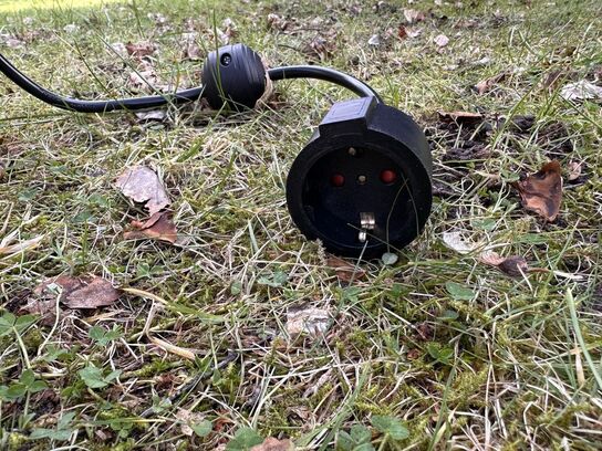 Automatisk kabelopruller med 10m kabel og vægbeslag.