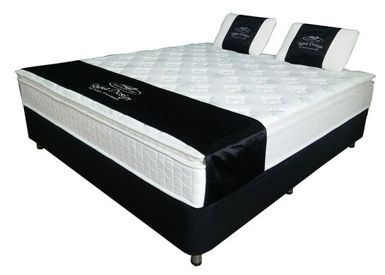 Luka Design dobbeltseng med 2stk.  latex puder. Sengen måler 180x200cm.