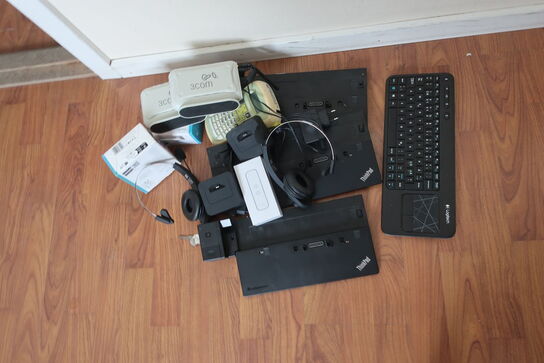 3 stk. dockingstationer, headset, labelprinter m.m.