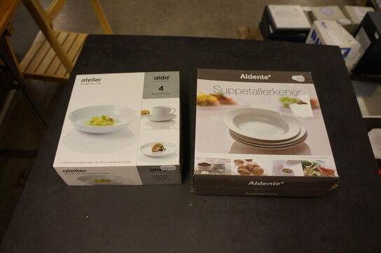 4 stk. skåle & 4 stk. tallerkner 