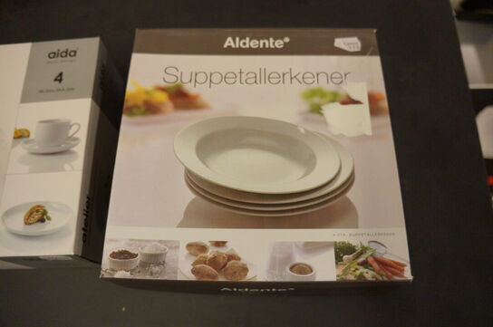 4 stk. skåle & 4 stk. tallerkner 