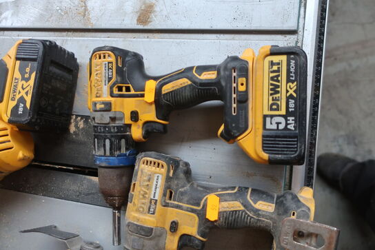 Akkuværktøj 18V DEWALT inkl. lader og 2 batterier (se billeder)