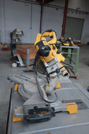 Kap/geringsav DEWALT DWS774 QS