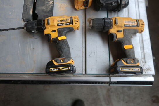 Akkuværktøj 10,8V DEWALT inkl. lader og 3 batterier (se billeder)