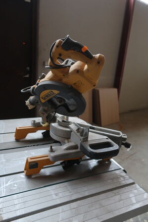 Kap/geringsav DEWALT DWS774 QS