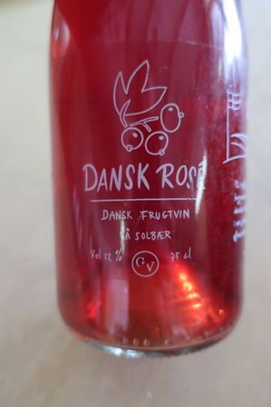 8 Flasker Dansk Frugtvin