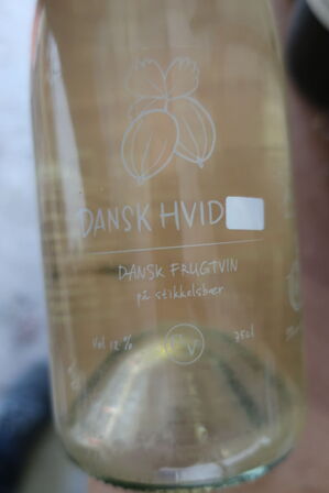 8 Flasker Dansk Frugtvin