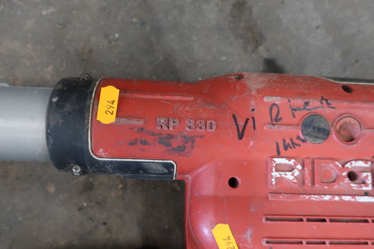 Akku pressemaskine RIDGID RP 330 med lader