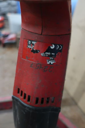 Akku bajonetsav HILTI med batteri og lader