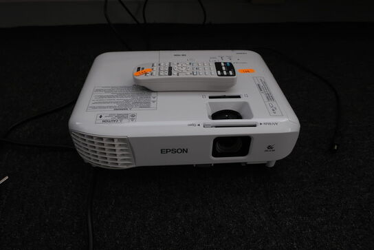 Projektor EPSON EB-XO6