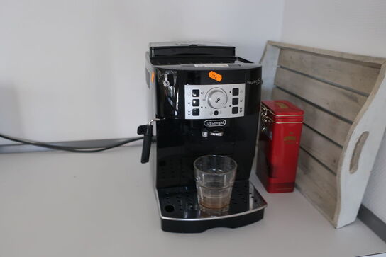 Espressomaskine DELONGHI MAGNIFICA S