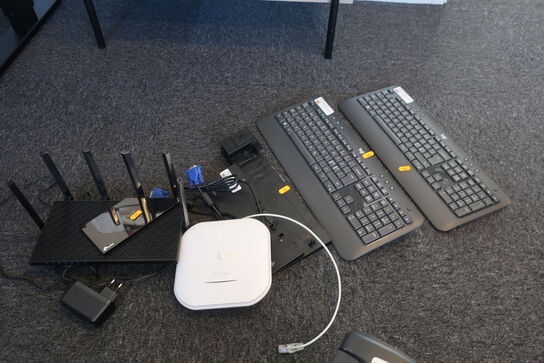 Routere TP-LINK, ZYXEL, trådløsestastaturer LOGITECH K540 m.m.