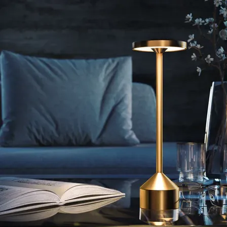 Opladelig bordlampe LIGHTS COPENHAGEN Stockholm GULD