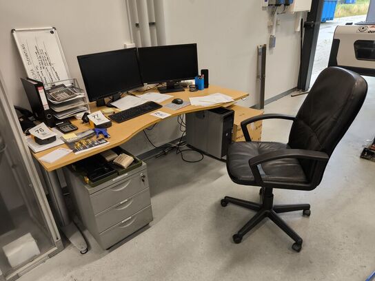 Skrivebord inkl. indhold (lot 76-77 medf. ikke!)