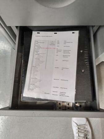 Elhævesænkebord inkl. indhold og IT udstyr