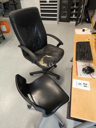 Skrivebord inkl. indhold