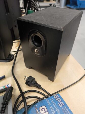 Skrivebord inkl. indhold