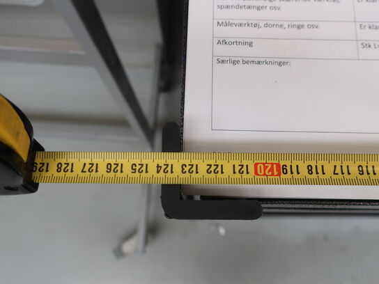 Reol inkl. indhold 47x124x92