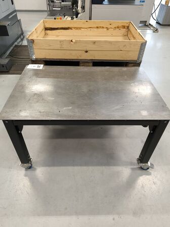 2 stk. palleborde på hjul