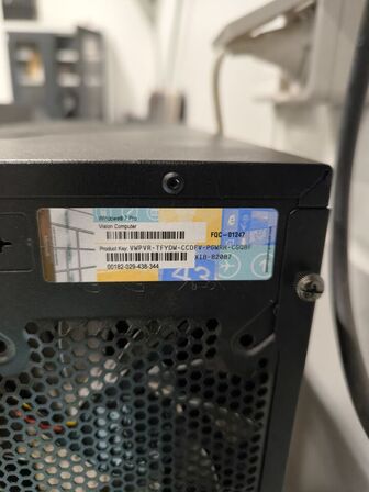 Skrivebord inkl. indhold
