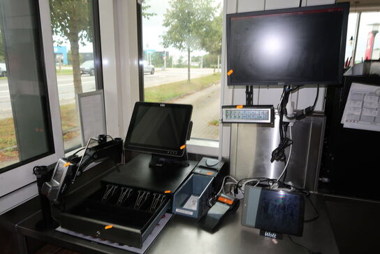 Kasseapparat CBE med bonprinter, pengeskuffe, computerskærm m.m.