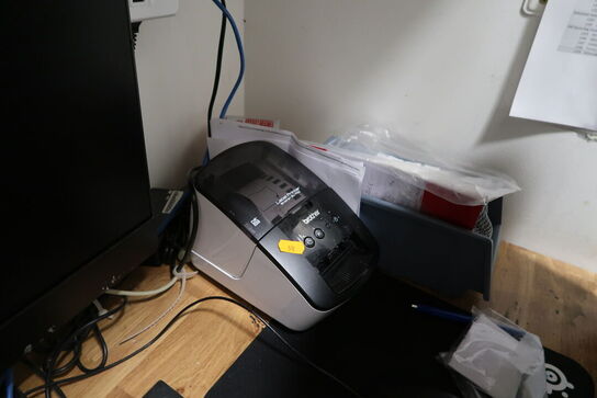Computerskærme SAMSUNG m.fl. samt computer HP MP9 m.m.