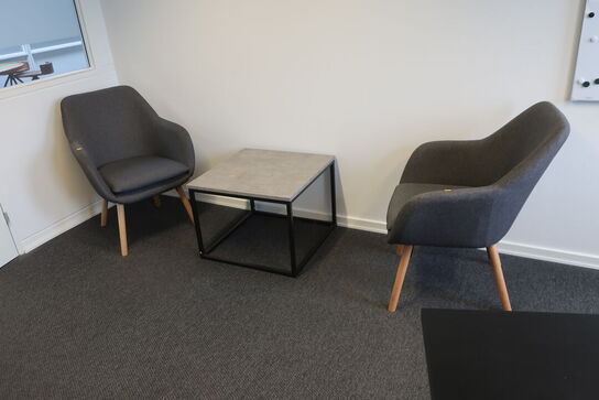 2 stk. loungestole samt sofabord