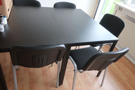 7 stk. stole samt 3 stk. borde med indhold