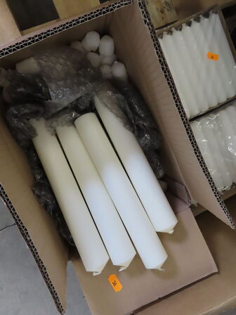 Palle med blandet kontormateriale og mixvarer