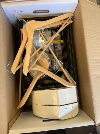 Blandet lot, festartikler, engangsservice, dispensere, maling, rengøringsartikler