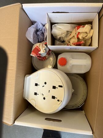 Blandet lot, festartikler, engangsservice, dispensere, maling, rengøringsartikler