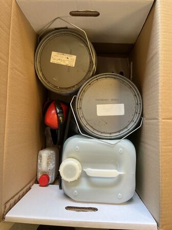 Blandet lot, festartikler, engangsservice, dispensere, maling, rengøringsartikler