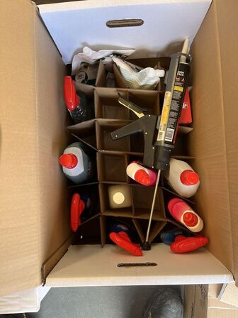 Blandet lot, festartikler, engangsservice, dispensere, maling, rengøringsartikler