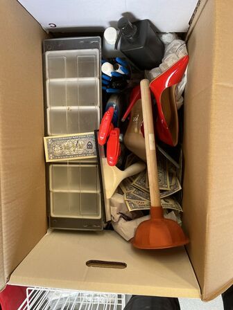 Blandet lot, festartikler, engangsservice, dispensere, maling, rengøringsartikler