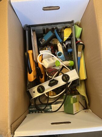 Blandet lot, festartikler, engangsservice, dispensere, maling, rengøringsartikler