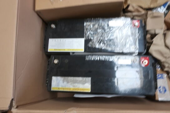 2 stk. batterier m.m.