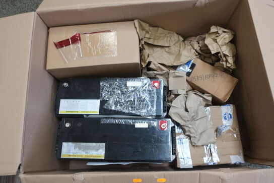 2 stk. batterier m.m.