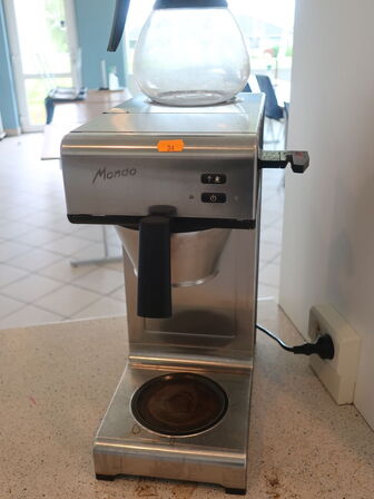 Kaffemaskine, mikrovne og drikkedispenser 