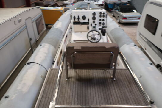 32' - 9.6m  RIB BWA 9000 med indenbords 7.3L Mercruiser