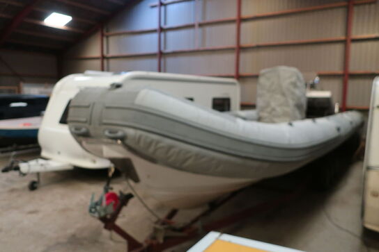 32' - 9.6m  RIB BWA 9000 med indenbords 7.3L Mercruiser