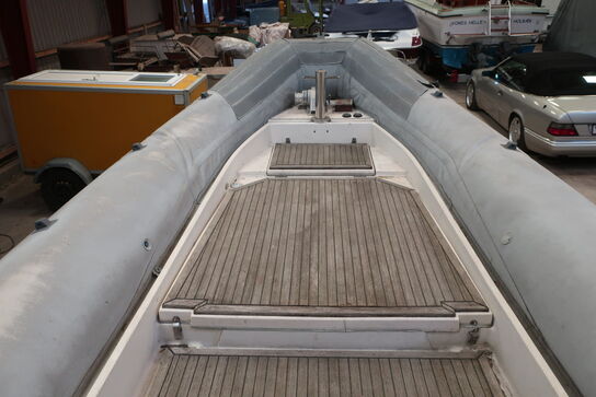 32' - 9.6m  RIB BWA 9000 med indenbords 7.3L Mercruiser