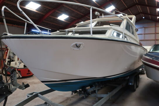 26' - 8m CORONET 26 FAMILY m. 2x nyrenoveret Volvo AQ130