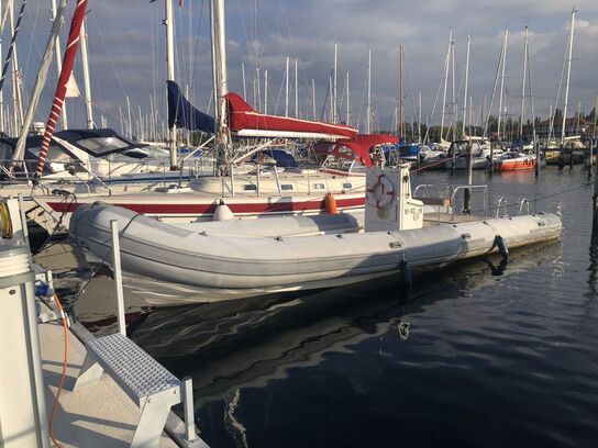 32' - 9.6m  RIB BWA 9000 med indenbords 7.3L Mercruiser