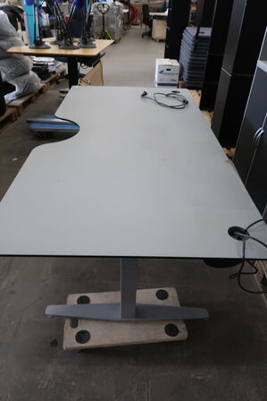 El. Raise/lower desk 200x100cm