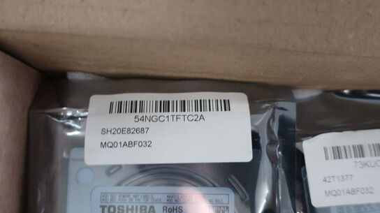 2 stk. harddiske TOSHIBA 230GB 5400RPM SATA samt Batteri