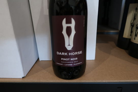 6 fl. Dark Horse Pinot Noir