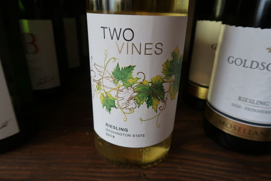 4 fl. Two Vines Riesling 2019