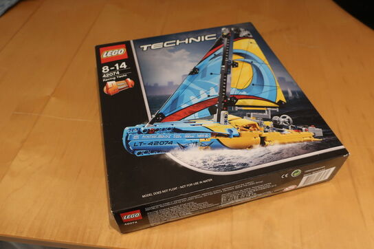 LEGO TECHNIC 42074 RACING YACHT